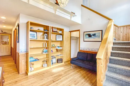 Waterfront home on a sound canal with shallow dock & sunset views - 2 dogs OK