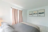 Beachside Condo with Pool Access - Stunning Coastal Retreat