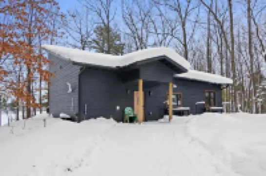 Direct Trail Access and Kayak Use - Charming Outdoor Escape