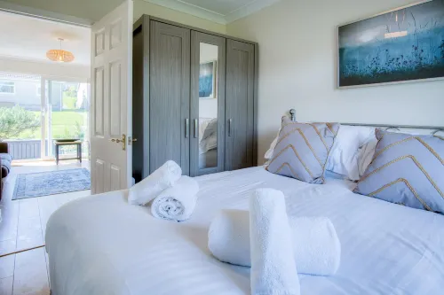 Bayview 72 - 2 Bedroom Chalet - Bayview Oxwich Hotels in Penrice