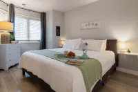 Waterfront Haven 215|Balcony|Direct Beach Access|Near Downtown