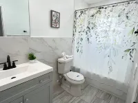 Full Stock Kitchen and Close to the Beach - Stylish Retreat Отели в г. Клирвотер