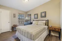 Charming Lakefront Getaway with Modern Comforts - Cozy Retreat Hotel di Lampe