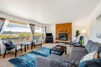 Family-Friendly Home with High-Speed WiFi, Water View, W/D, and Enclosed Yard Hotels in Langley