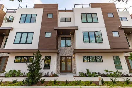 Rooftop Patio and Elegant Design - Stunning Modern Retreat