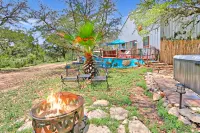 Three Horses Ranch Hotels in Blanco County