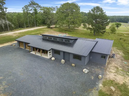 Hot Tub, Fire Pit, Pool Table and Family Friendly Access - Modern Oasis Hoteles en Condado de McCurtain