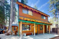 Rustic cabin near the lake with private hot tub & large yard