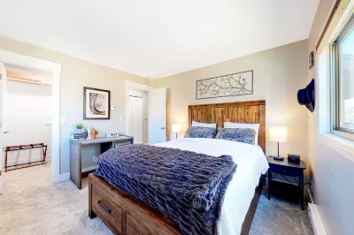 Updated, Top-Floor Condo w/ Gas Fireplace, Shared Pool/Hot Tub - Walk to Shuttle