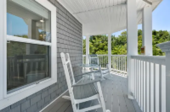 Private Pool and Spacious Kitchen - Stunning Coastal Haven