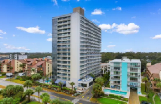 Coastal Serenity and Resort Amenities - Tranquil Retreat