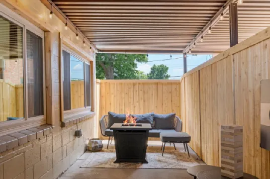 Cozy Enclosed Patio and Fully Stocked Kitchen - Inviting Cherry Street Haven