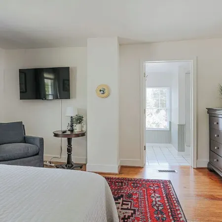 Afton Farmhouse - Mountain Views off Route 151