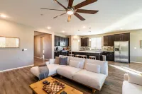 Sparkling Pool and Tiki Bar Oasis - Stunning Luxury Retreat