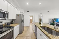 3br Duplex Near Yacht Club Beach and Downtown Cape Coral