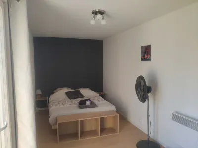 Aux Amoureux de Provence Отели в г. Котиньяк