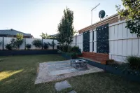 Stayau Newly Cozy Holiday House Tarneit Hotels near Kmart Tarneit