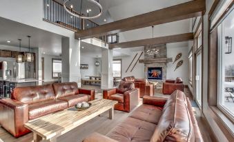 Brand New 7 Bdrm Luxury Cottage with Private Beach Access, BBQ,7.5 Baths, Hot Tub, Ping Pong Table