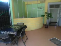 Robert's Village Inn