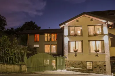 B&B Lambroriver Các khách sạn gần Viale Dei Cipressi