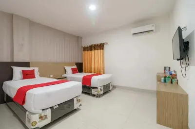 RedDoorz Plus @ Cemara Asri Medan Hotel dekat Pasar Pancur Batu