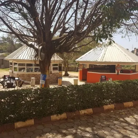 Franzy Suites and Lounge