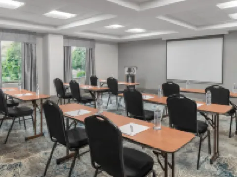 ดับเบิลทรี บาย ฮิลตัน สปริงเดล โรงแรมในสปริงเดล