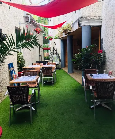 Hôtel du Grand Chêne Отели в г. Монтиль