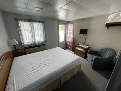 Autrain Motel Hotel dekat Bay Furnace Federal Park