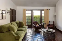 Ingleside Estate Hotel & Bungalows- Adults Only - balcón