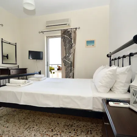 Koukounari Rooms