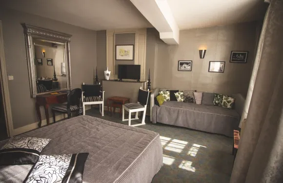 德拉巴尼爾酒店