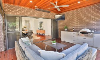 Indulge Luxury Homes - Dockside Marina - Housity