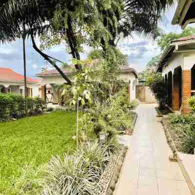 Home Feeling Neneu Lodge Hotel Exterior