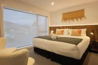 Alpine Junction Townhouse Apartments, Lodge & Hotel Hotels in Albert Town
