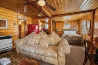 Highland Hideaway - Walk to Lake & Village, Pet Friendly, Fenced Yard - Evcil Hayvan Kabul Edilen Alan