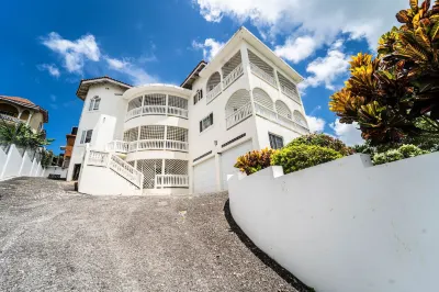 Skyline Suites, Queen, Ocean Views 1 Bedroom Condo by RedAwning Hotels in 