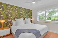 Flirty Flamingo Colorful Waterfront Escape w Pool - spa