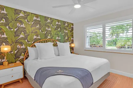 Flirty Flamingo Colorful Waterfront Escape w Pool