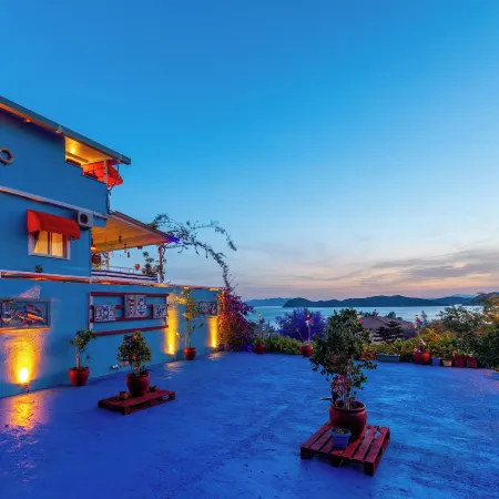 Derin Mavi Suit Butik Otel