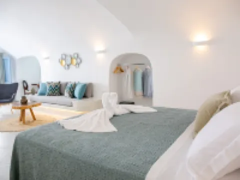 Sun Angelos Oia - Luxury Cave Suites Hotels in Finikia