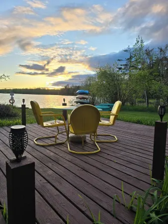 Enjoy your Getaway at the Peaceful Lakefront Chalet!