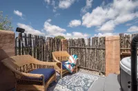 NEW HOT TUB under the Stars, Sunset View, Pets, EV Charger, Chef’s Kitchen