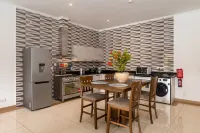 Royale Suites by Arc Royal Luxury Apts Các khách sạn ở Đảo Mahe