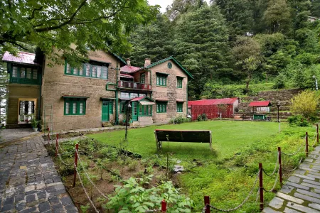 Brij Villa, Dalhousie - A Colonial Luxury Retreat Отели в г. Чамба