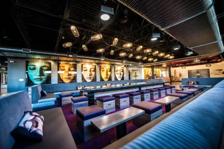 Found Re Phoenix Отели рядом с достопримечательностью «Центральная библиотека Бертон Барр»