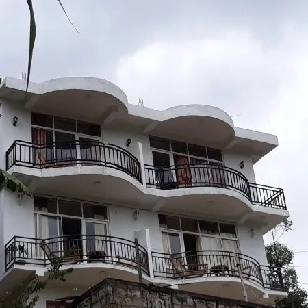 Lilly Guest Inn Отели в г. Хапутале