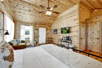 Rocky Ridge Cedar Cabin with Hot Tub & Amazing Views Hôtels à : Fredericksburg
