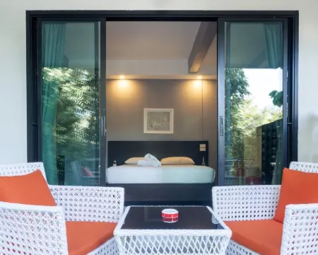 เดอะ บีช ชะอำ เรสซิเด้นซ์ โรงแรมในชะอำ