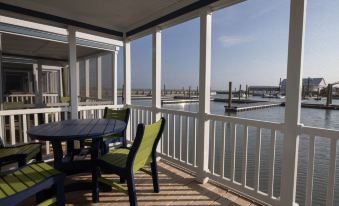 Blufin Bungalows & Marina